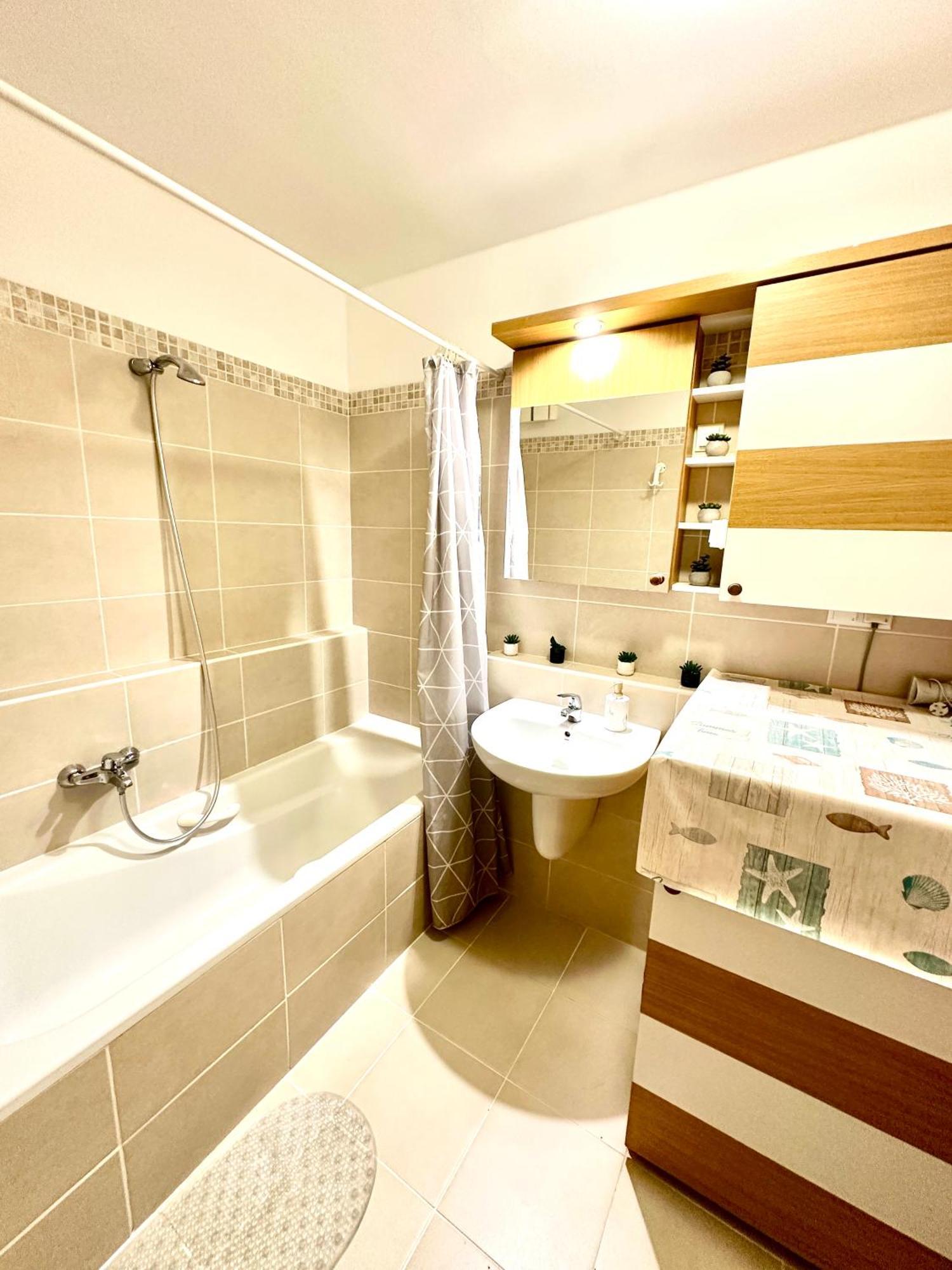 Central Apartment With Balcony Budapest Extérieur photo