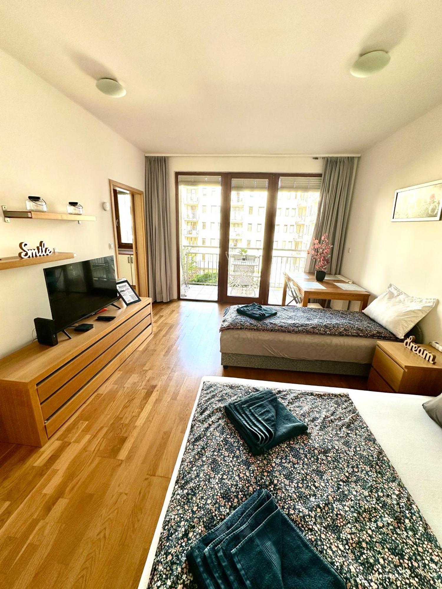 Central Apartment With Balcony Budapest Extérieur photo