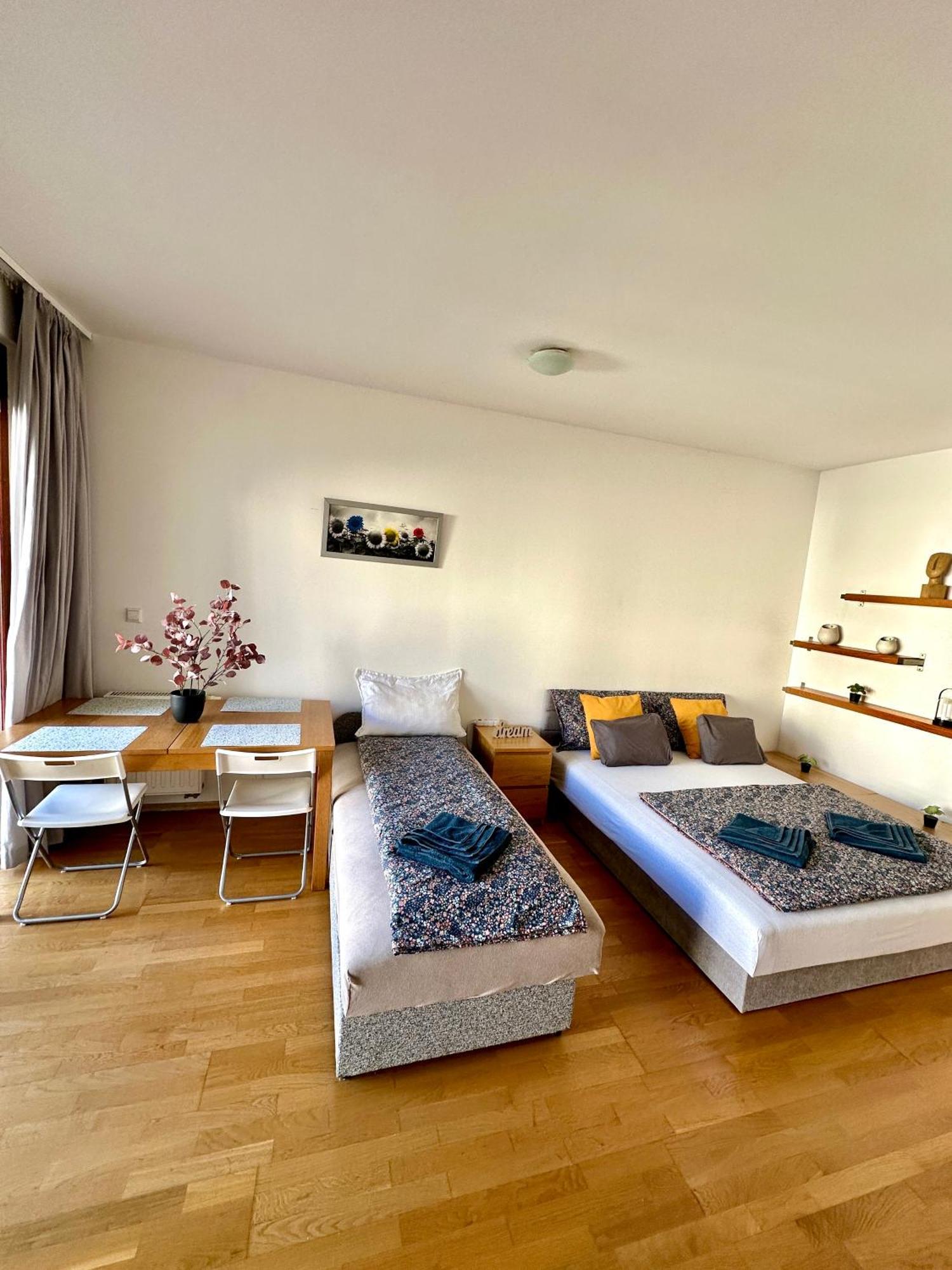 Central Apartment With Balcony Budapest Extérieur photo