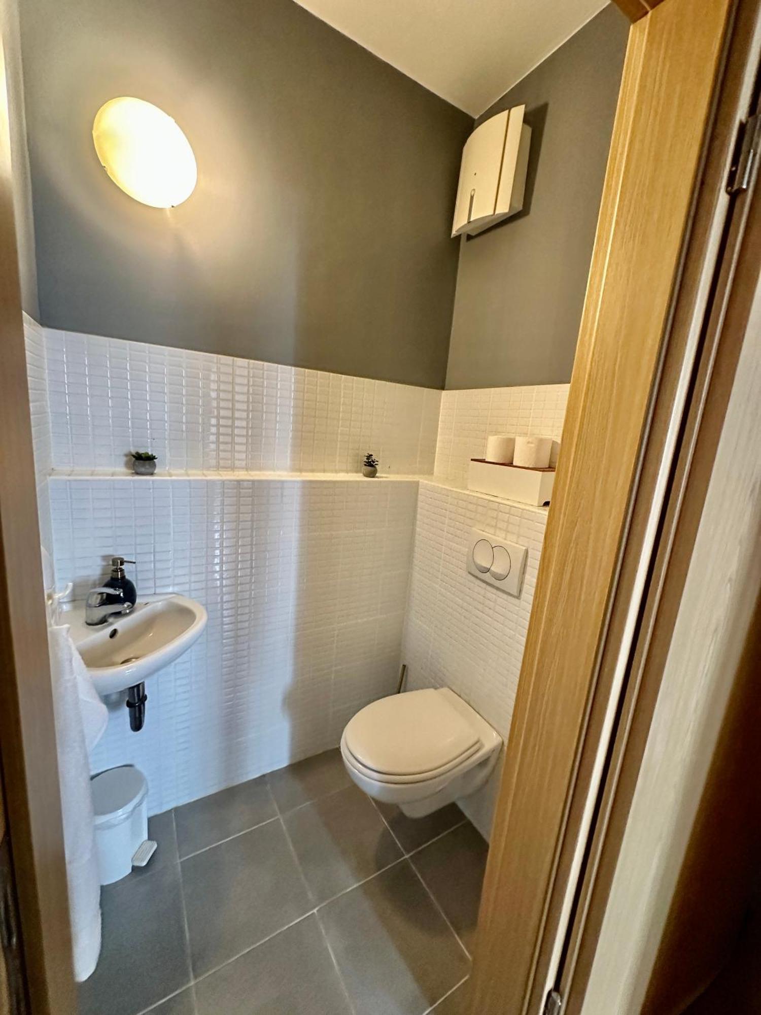 Central Apartment With Balcony Budapest Extérieur photo
