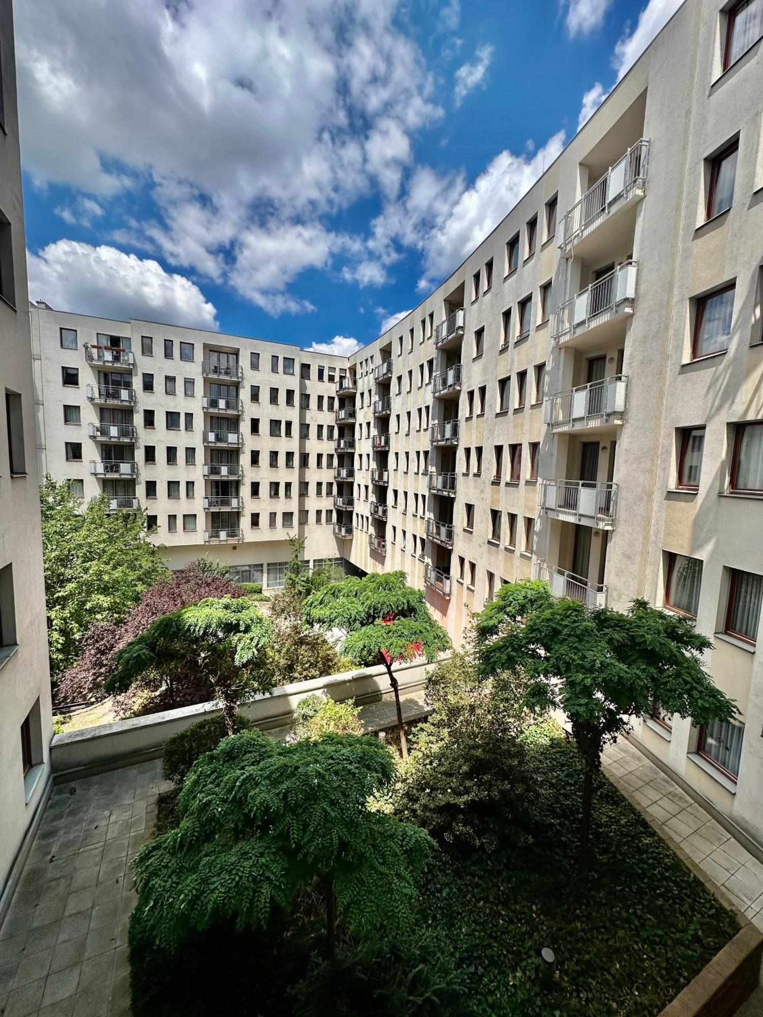 Central Apartment With Balcony Budapest Extérieur photo