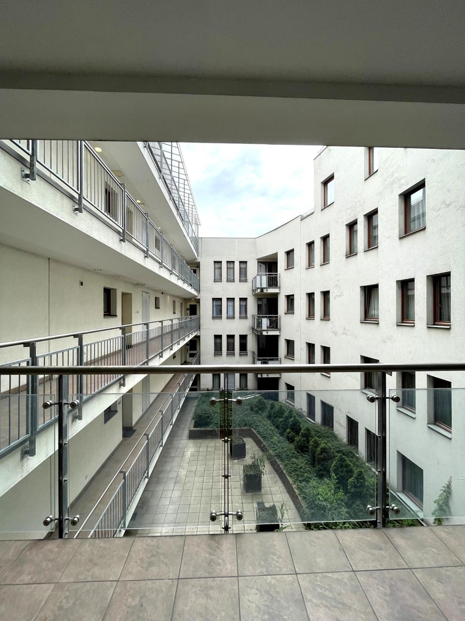 Central Apartment With Balcony Budapest Extérieur photo
